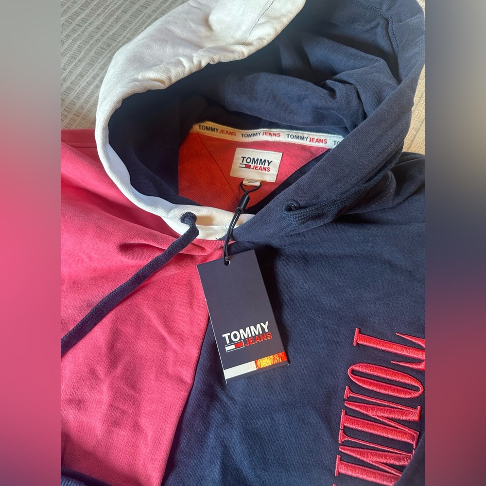 Tommy Hilfiger TJM Skater Archer Block
Hoodie, Size Medium NWT - Picture 9 of 11